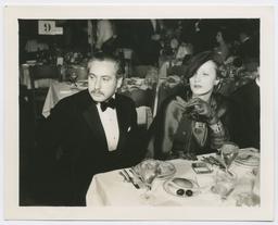 Vorschaubild zu  'Josef von Sternberg und Marlene Dietrich, Restaurantbesuch (Los Angeles, ca. 1930 - 1934)'