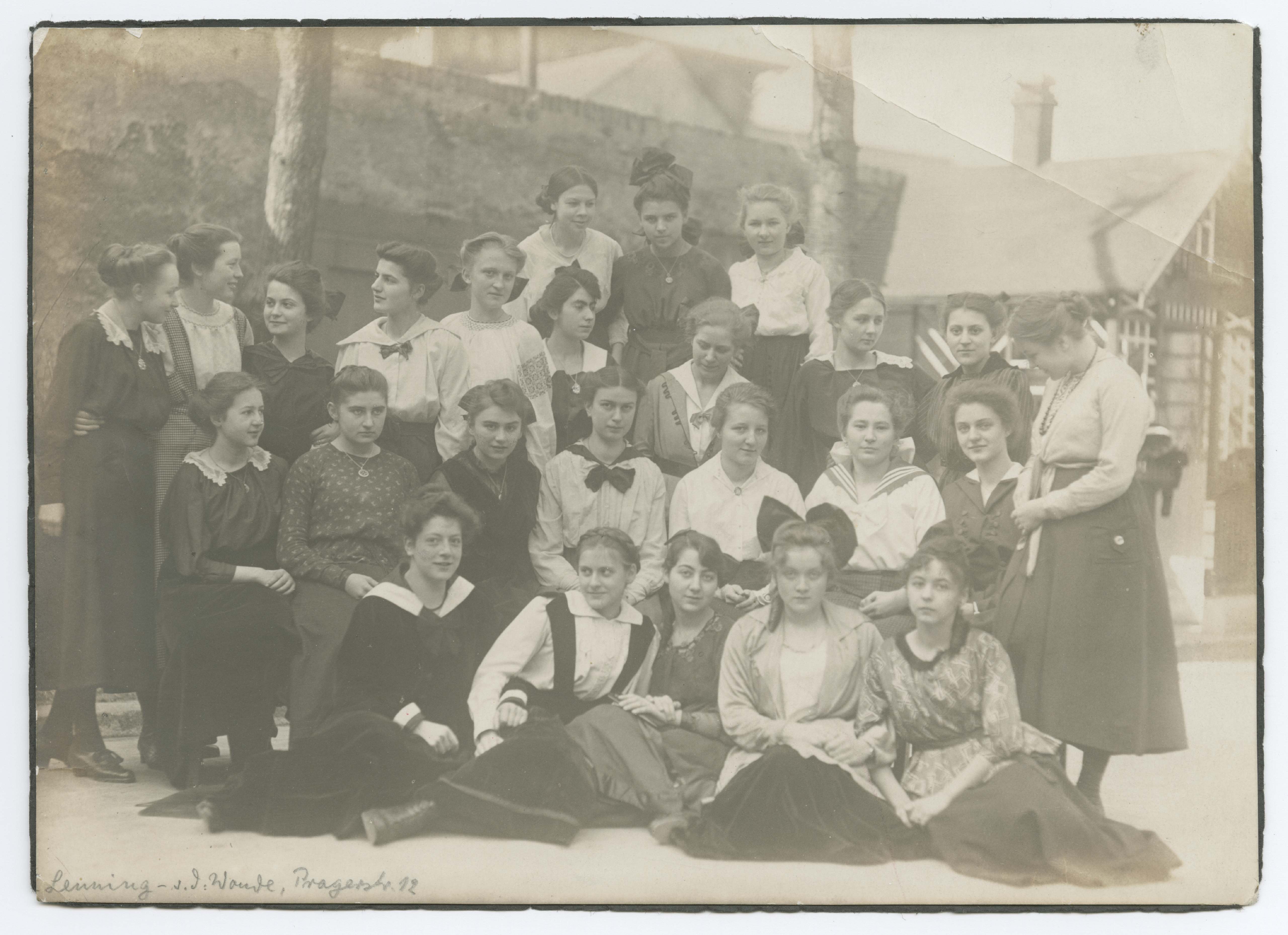 Class photo from the Viktoria Luisen School with Marlene Dietrich, Berlin-Wilmersdorf, 1918
